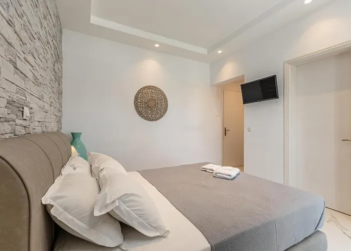 迪米特拉公寓式酒店 2*